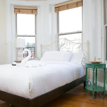 Pleasant Back Bay Suites By Sonder Aparthotel 3*