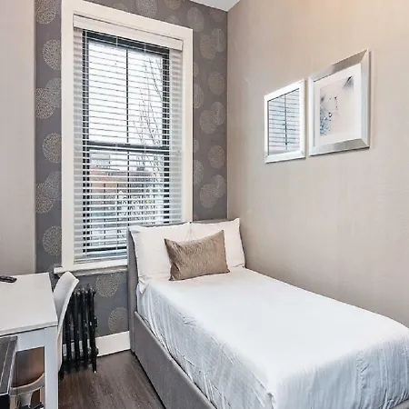 Bay Village Apartment *