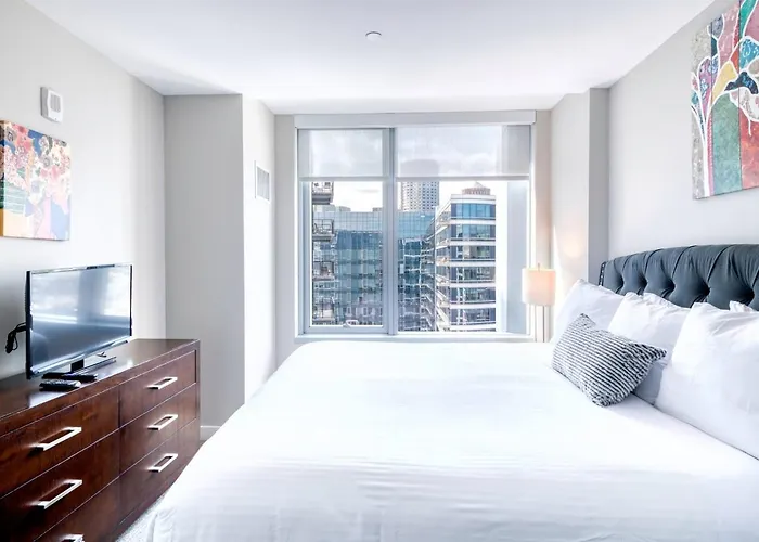 Modern Apt With Water Views