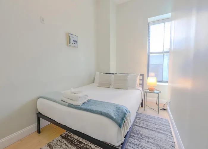Almost There 4Bed 2Bath Apartment In Downtown