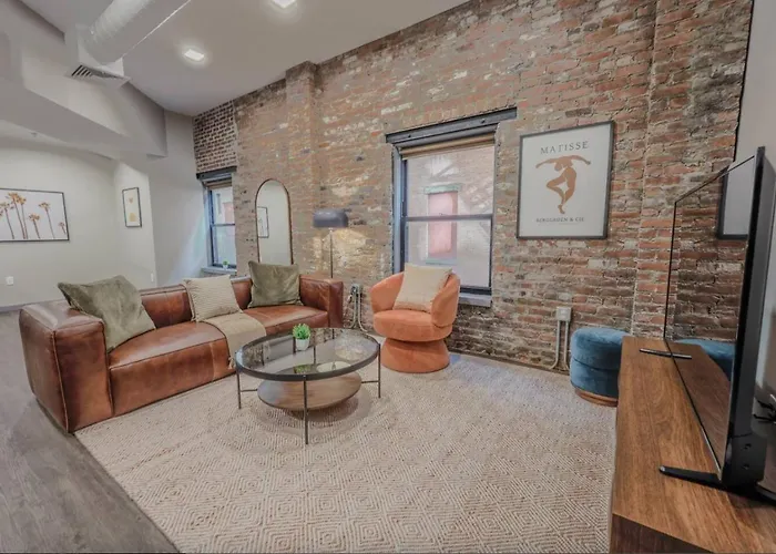 Charming 1 Bedroom Apt Laundry In Unit