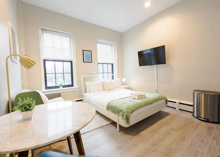 Bright Modern Studio In The South End