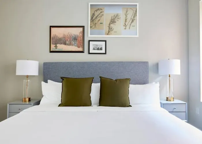 Lux 2Br In The Heart Of Fidi