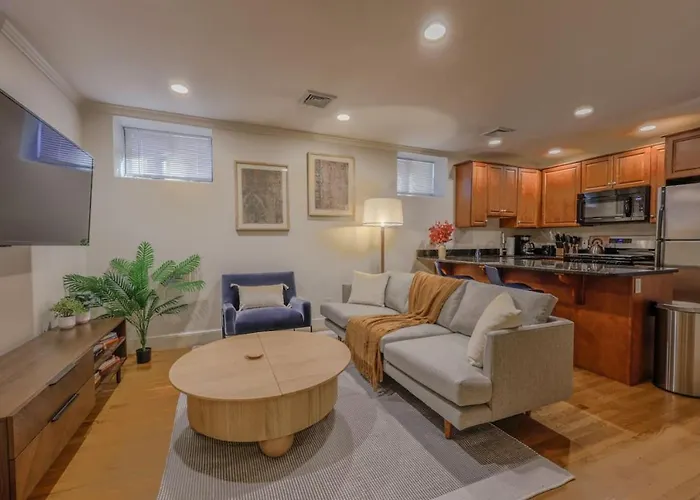 Simple 2 Bed 2 Bath Close To Fenway