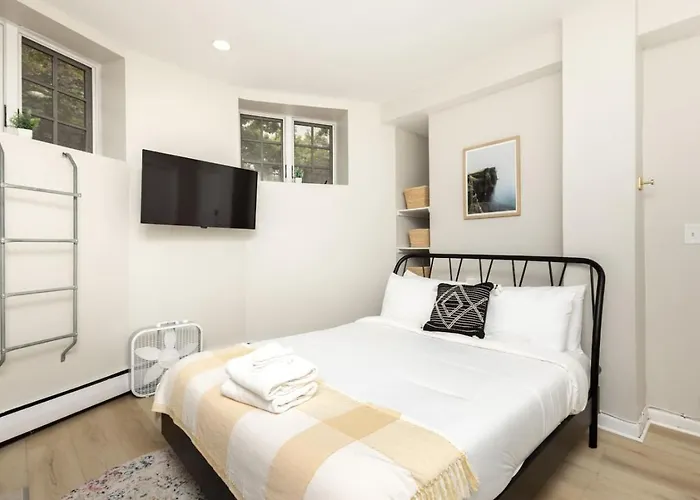 Back Bay Simple Studio Apartment