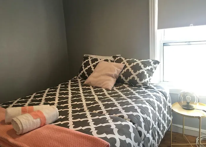 Clean Comfy Centrally Located Private Room