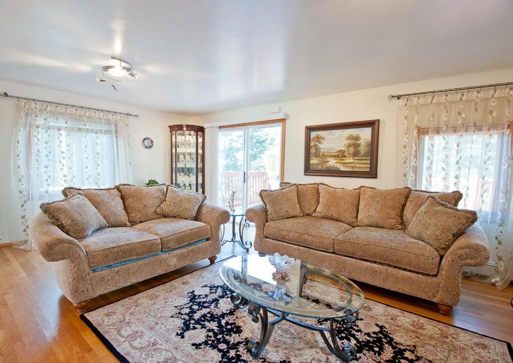 Modern Beautiful Apartment-5 Beds-full Kitchen-parking-super Clean-great For Groups *