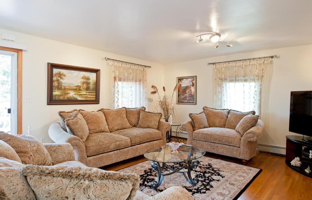 Modern Beautiful Apartment-5 Beds-full Kitchen-parking-super Clean-great For Groups Boston