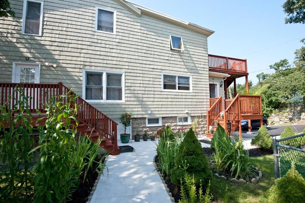 Modern Beautiful Apartment-5 Beds-full Kitchen-parking-super Clean-great For Groups Apartment