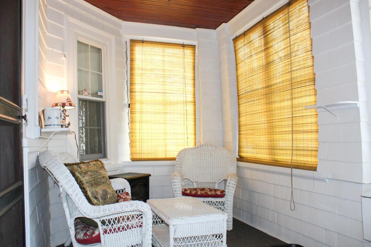 The Naughton Guest House-close To Casa de Férias