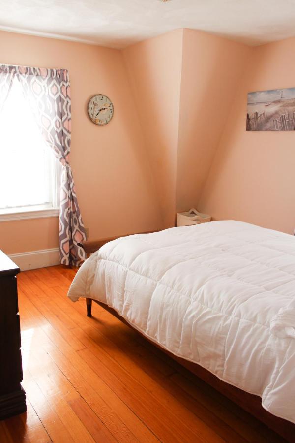 The Naughton Guest House-close To Casa de Férias *