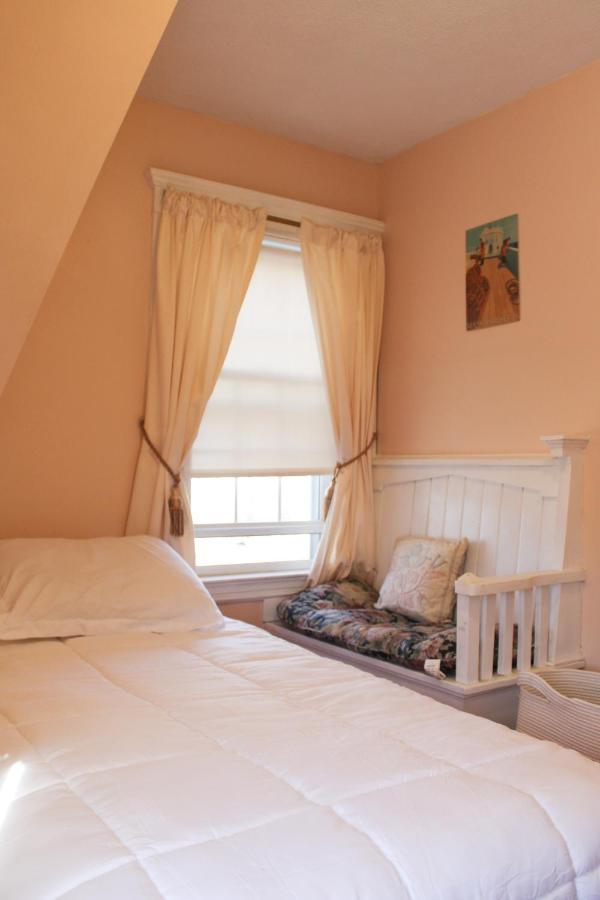 The Naughton Guest House-close To Casa de Férias *