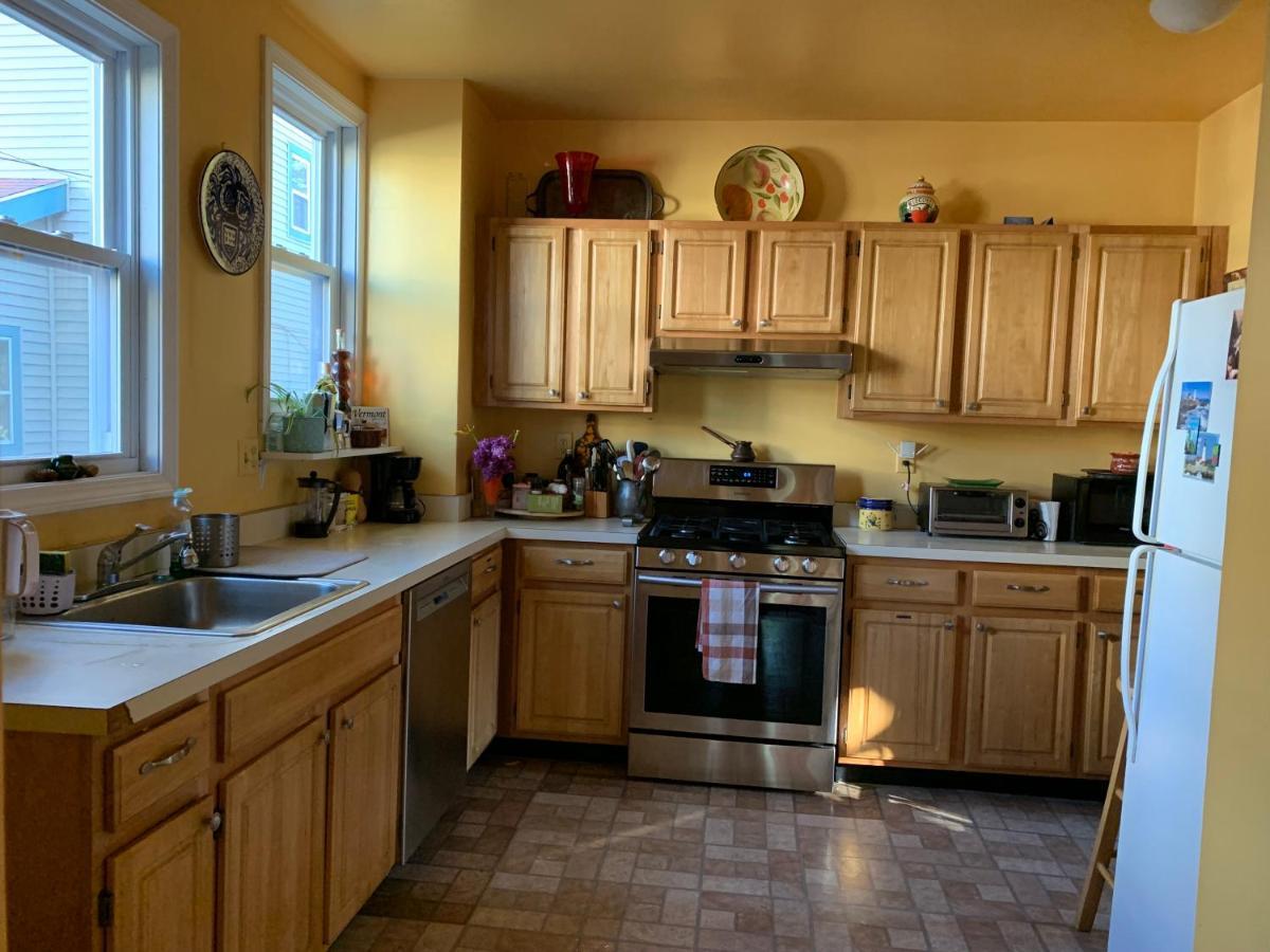 Beautiful Victorian House, Homestay Boston