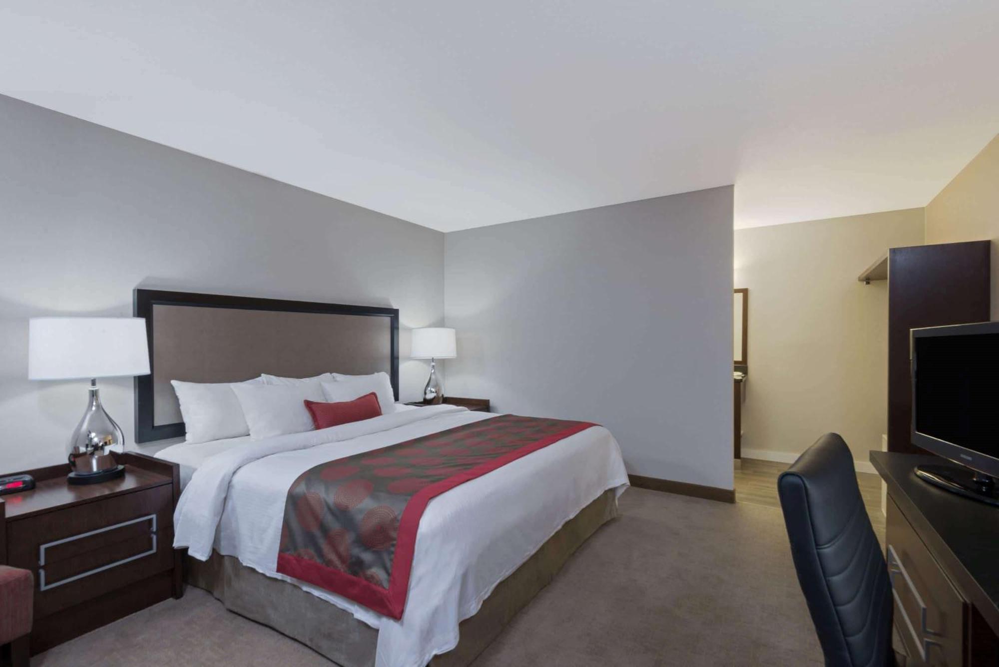Ramada By Wyndham 3* Boston