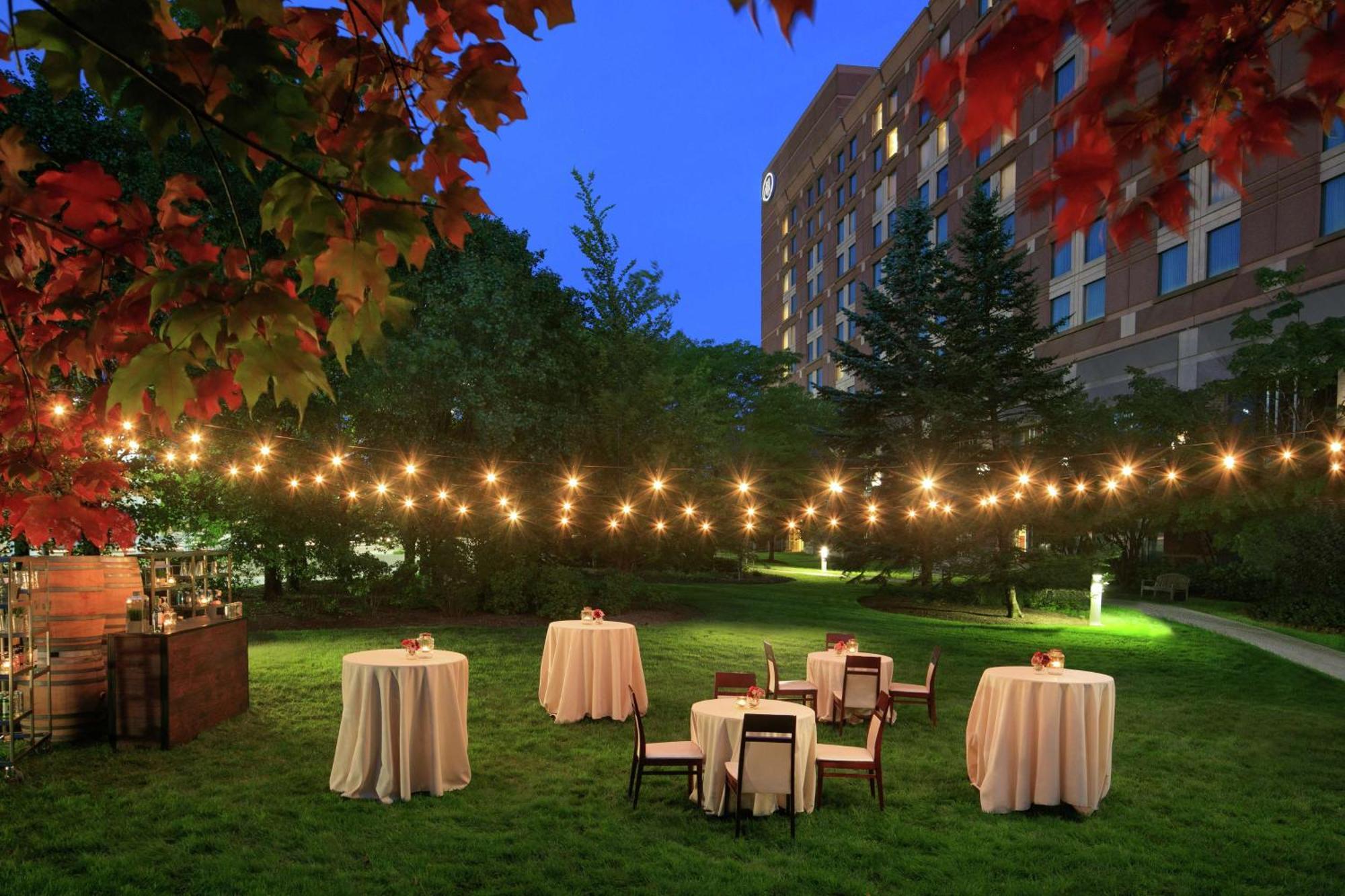 Hotel Hilton Logan Airport 4*