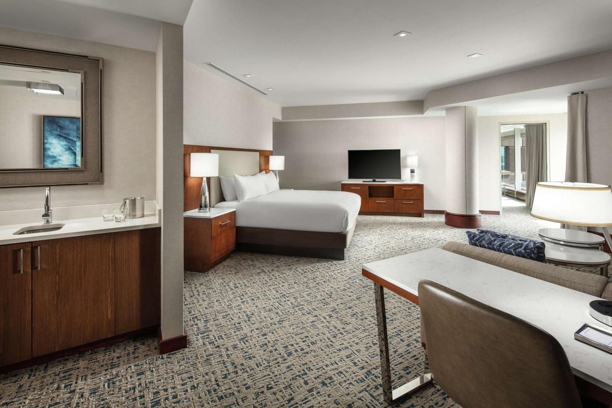 Hilton Logan Airport Hotel 4*