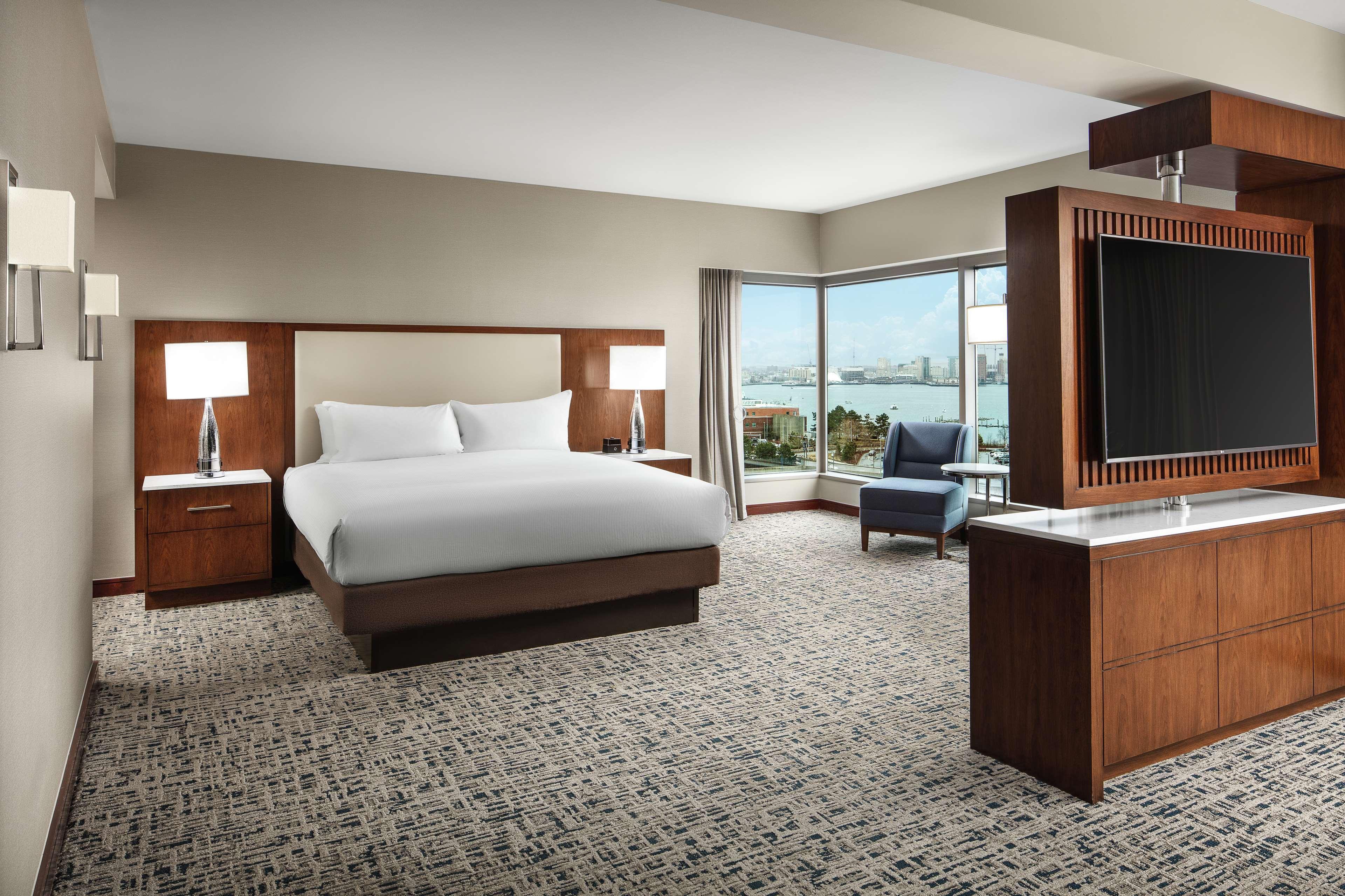 Hotel Hilton Logan Airport 4*