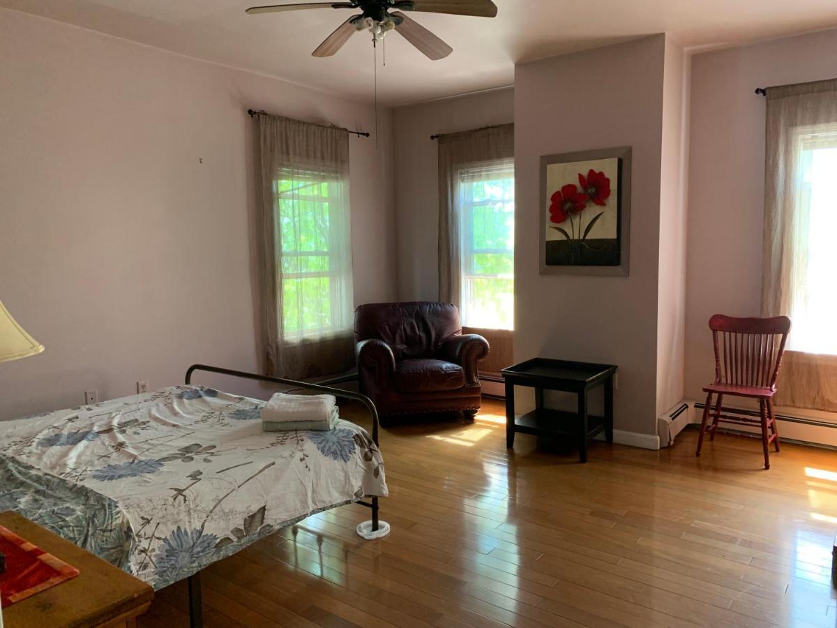 Homestay Beautiful Victorian House, Boston