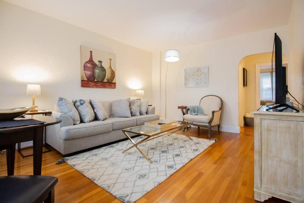 Sunny & Bright 1Br, Longwood Medical Hospitals Apartment