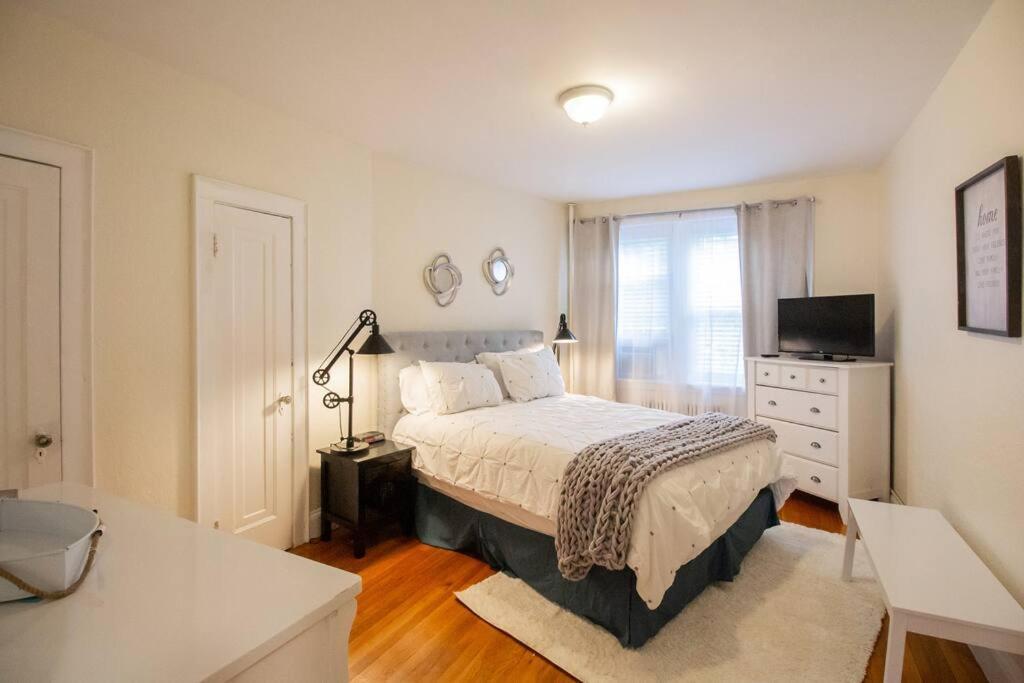 Sunny & Bright 1Br, Longwood Medical Hospitals * Boston