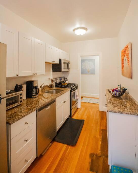 Sunny & Bright 1Br, Longwood Medical Hospitals