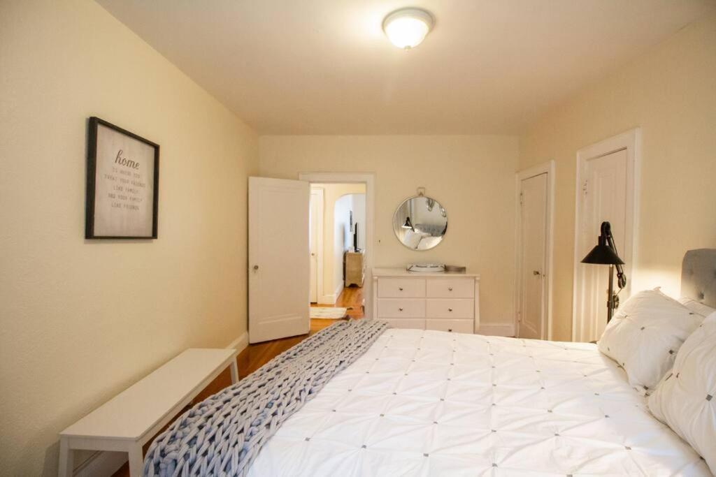 Sunny & Bright 1Br, Longwood Medical Hospitals Apartment Boston