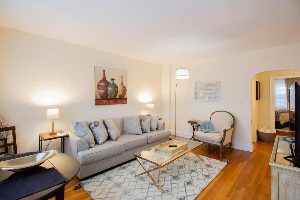 Sunny & Bright 1Br, Longwood Medical Hospitals * Boston