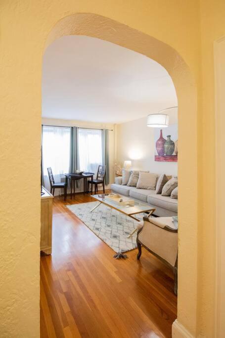 Sunny & Bright 1Br, Longwood Medical Hospitals Apartment Boston