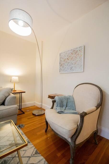 Sunny & Bright 1Br, Longwood Medical Hospitals Apartment