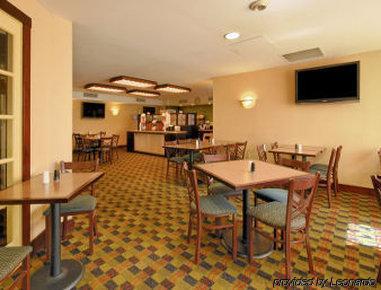 Hotel Ramada By Wyndham Boston