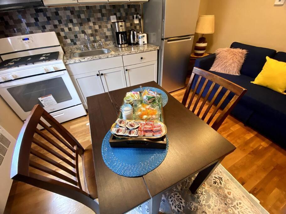 Cozy Getaway Apartment! Free Parking Apartment *