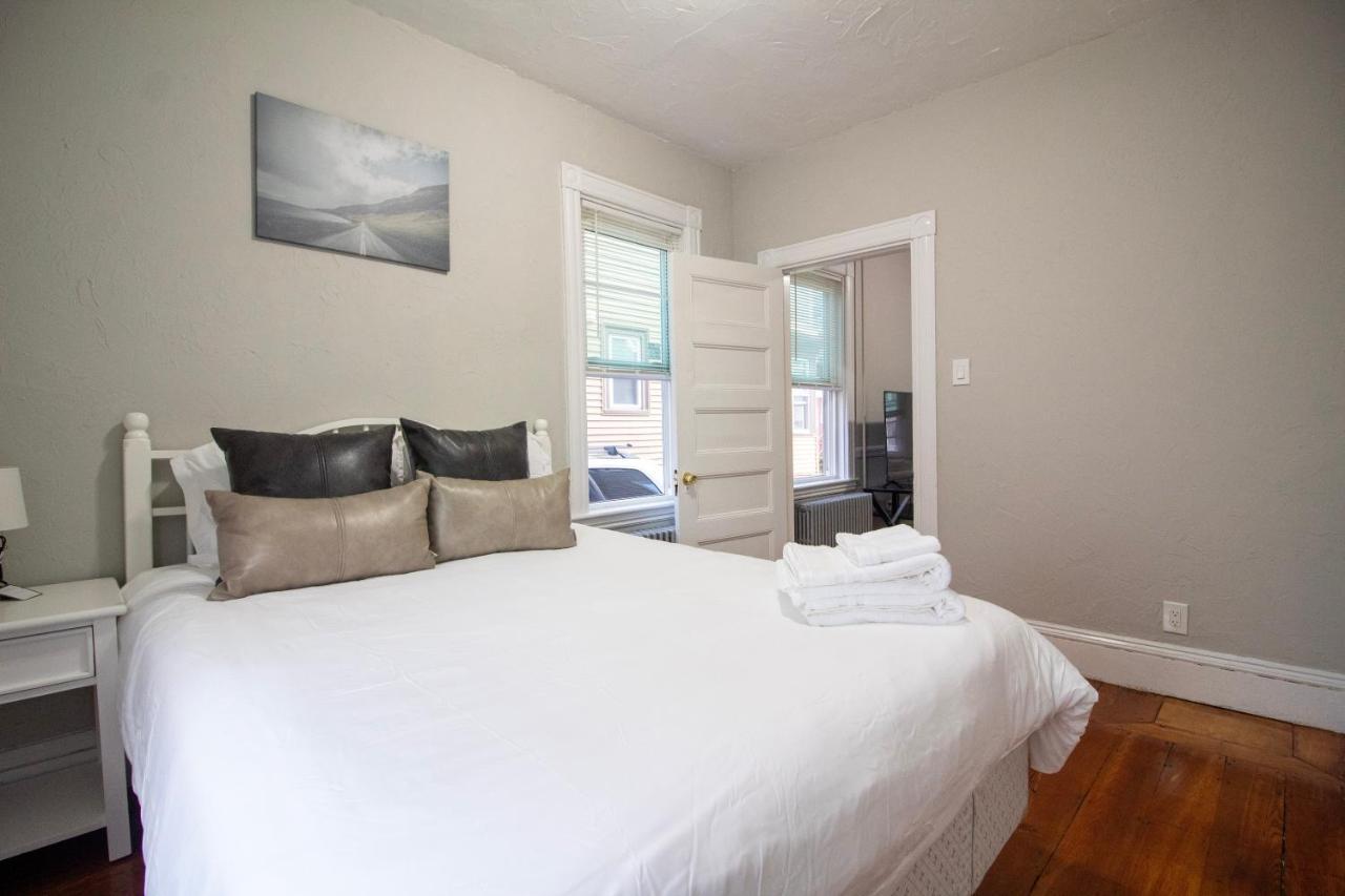 2 Bedroom Close To And Cambridge With Free Parkings Apartment Boston