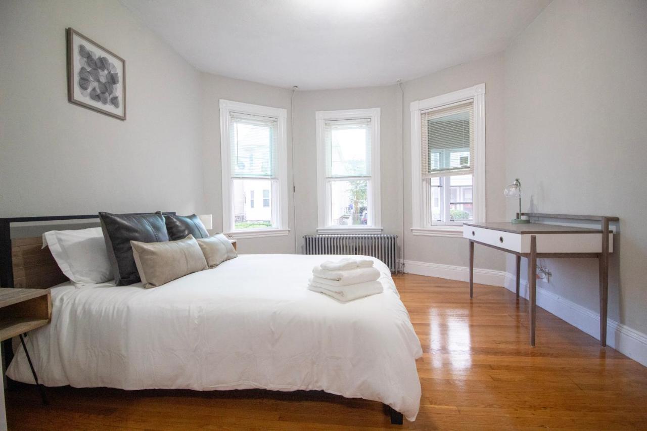 2 Bedroom Close To And Cambridge With Free Parkings Apartment Boston