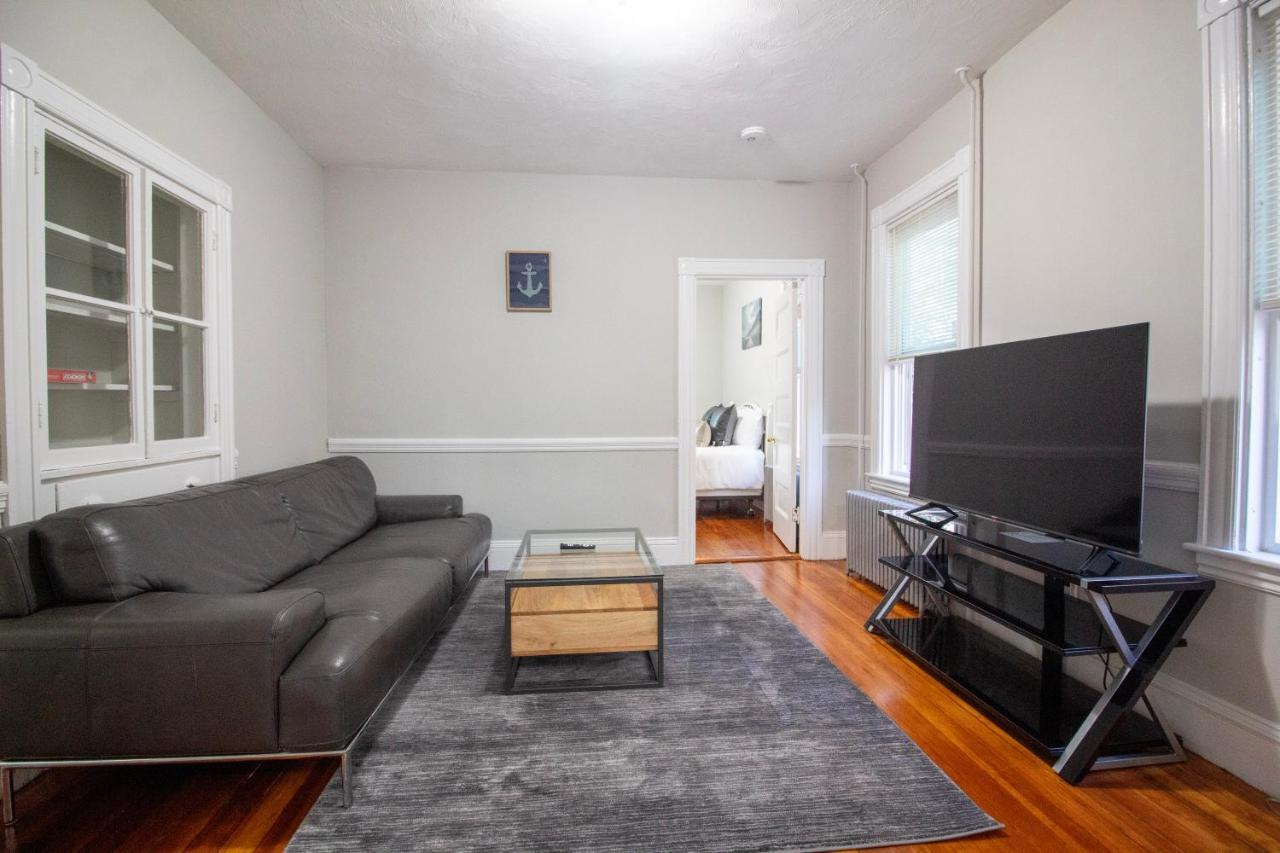 2 Bedroom Close To And Cambridge With Free Parkings Boston