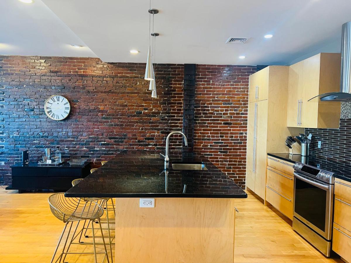 Apartment North End Harbor View Condo. Free Parking