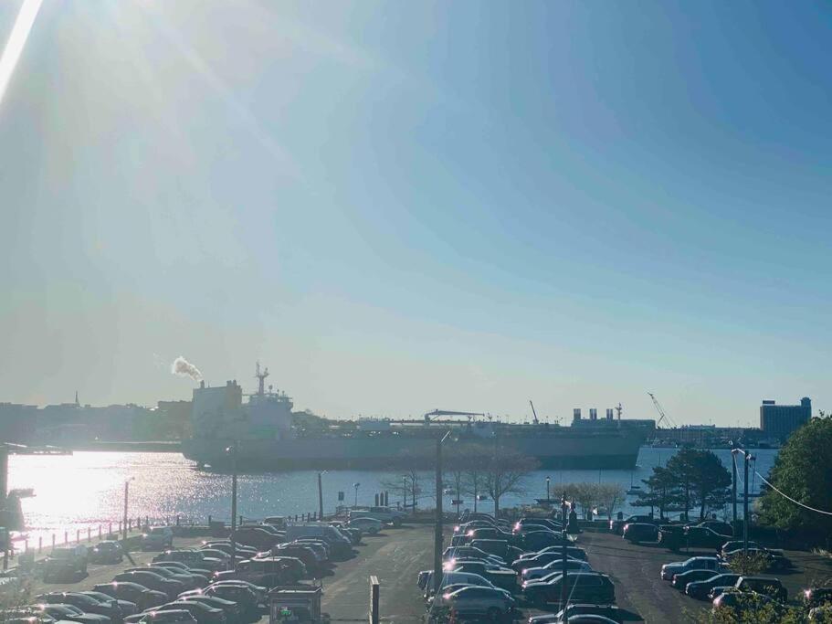 Harbor Views Modern North End Free Parking! Apartment Boston