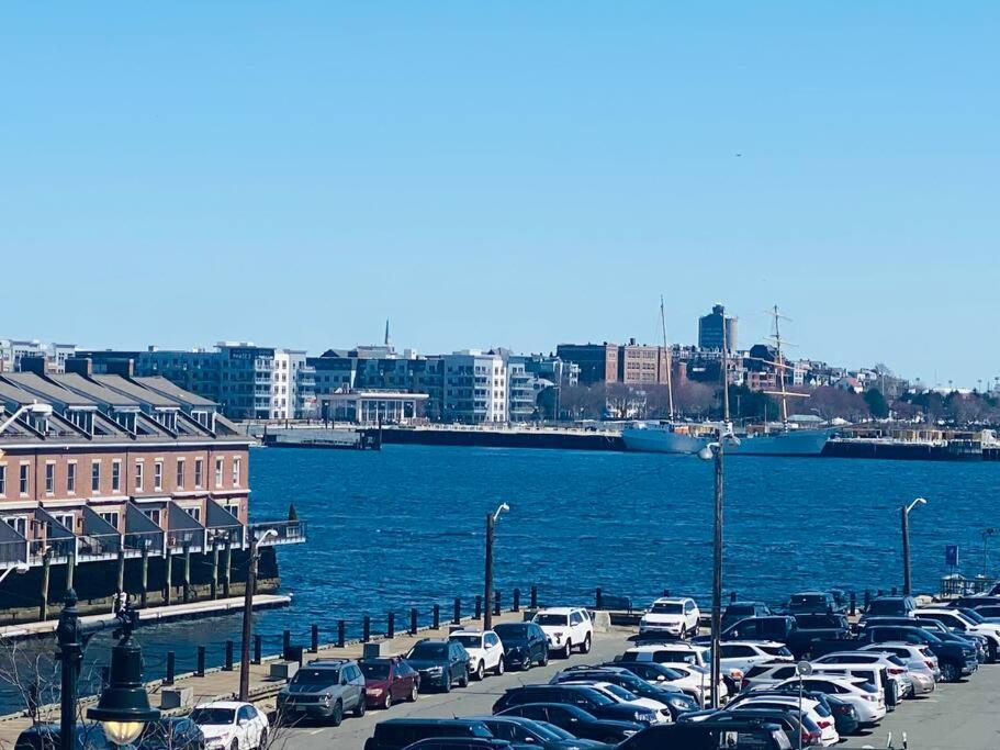 Apartment Harbor Views Modern North End Free Parking! Boston