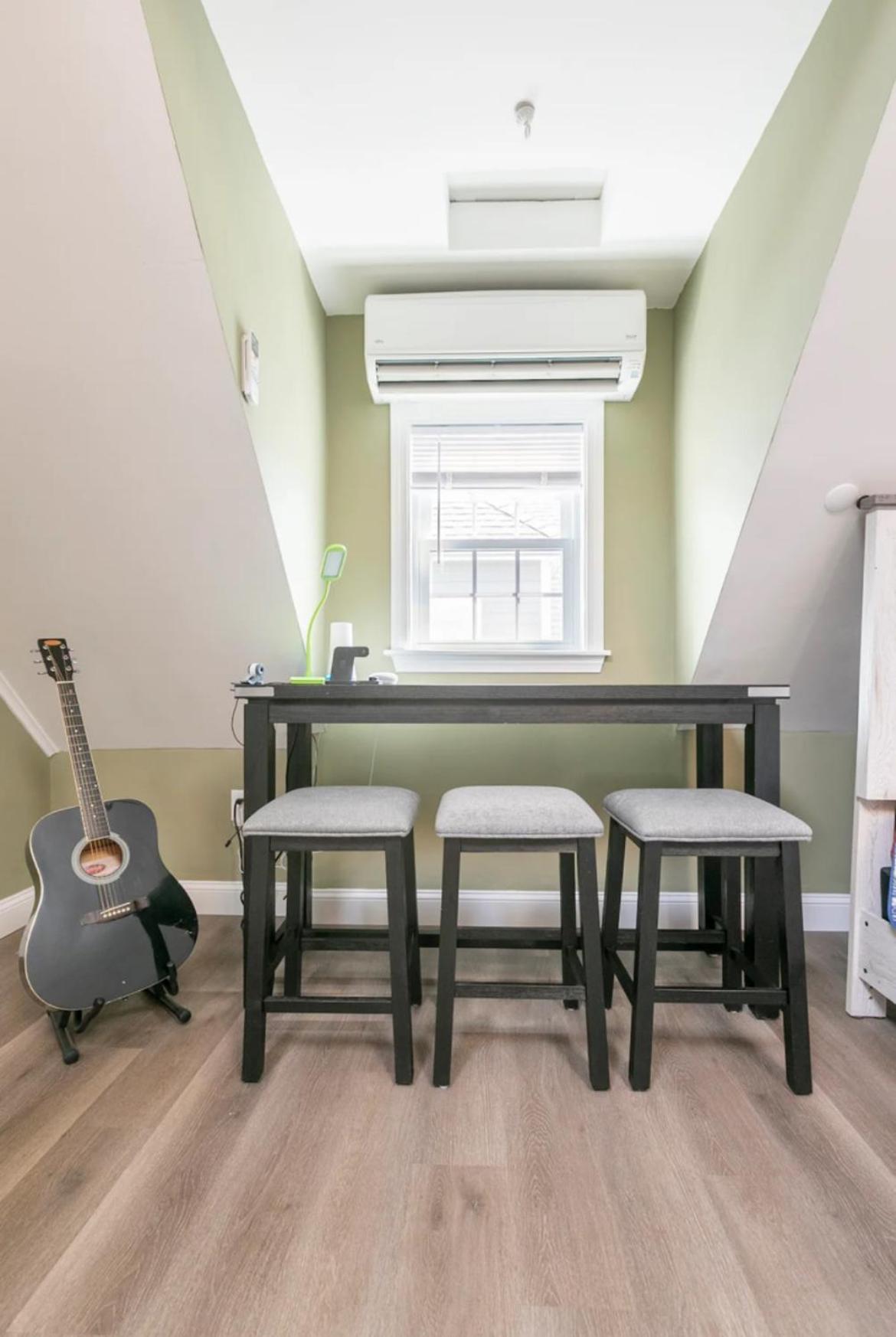 Large Open Concept In Zoo Franklin Park Near Apartment Boston