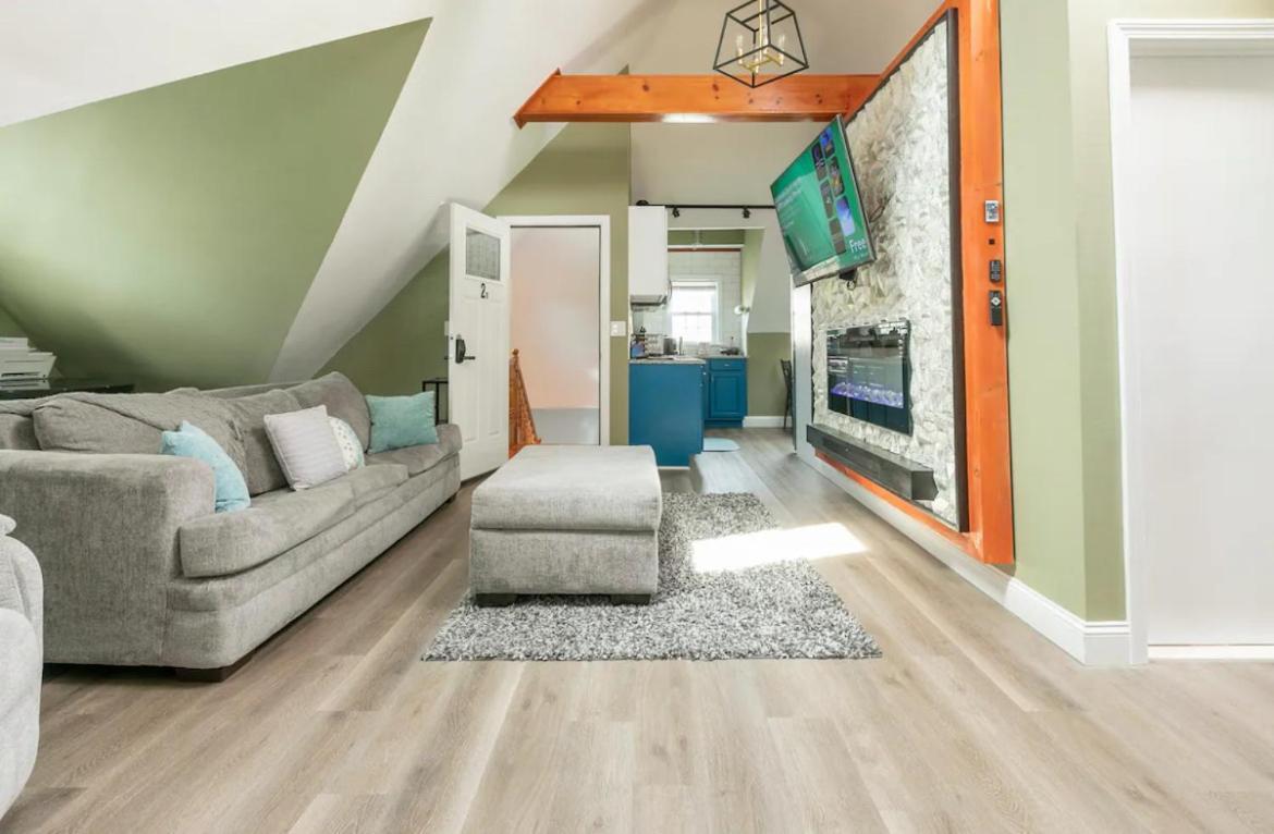 Large Open Concept In Zoo Franklin Park Near Boston
