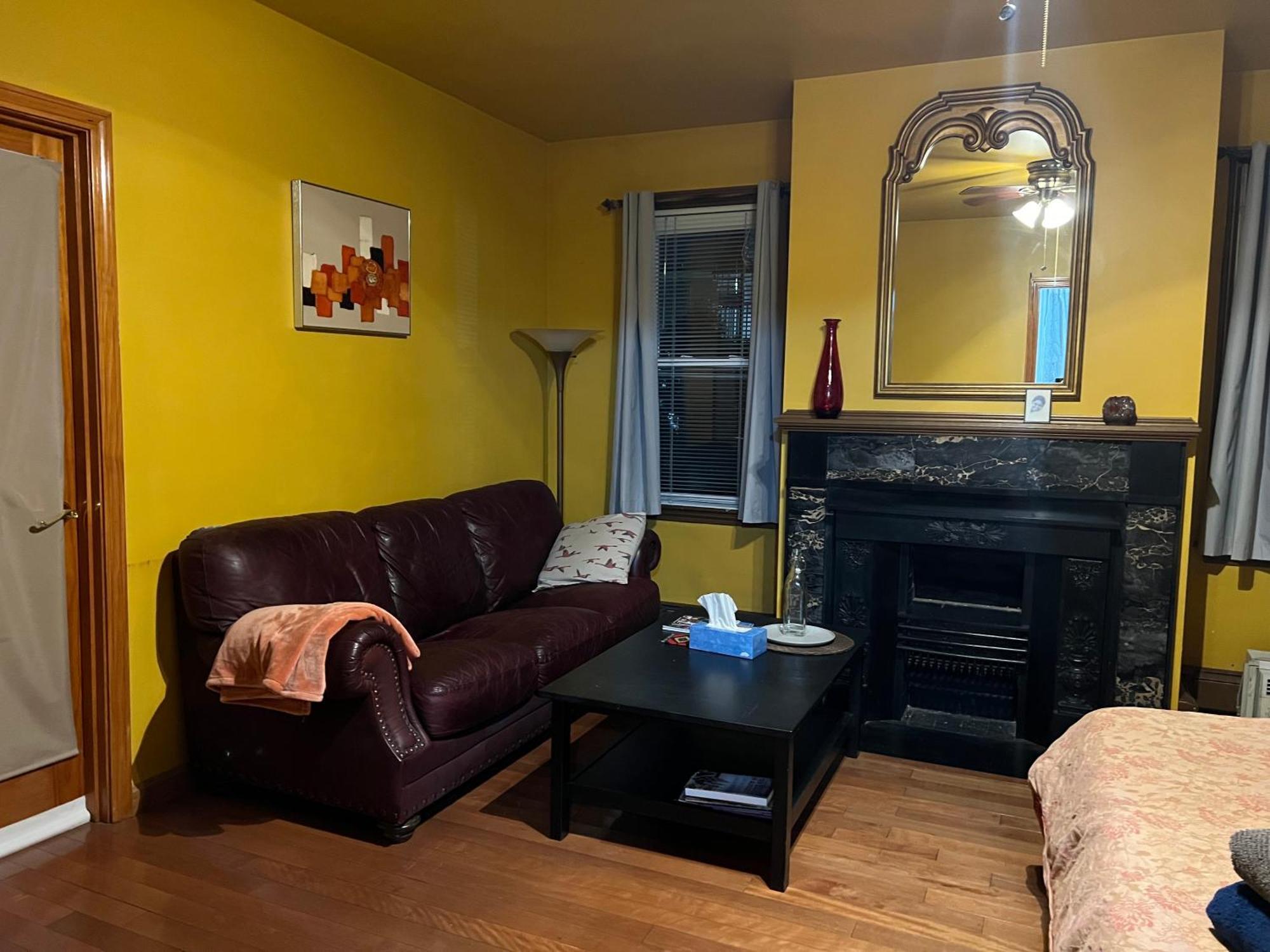 Homestay Beautiful Victorian House, Boston