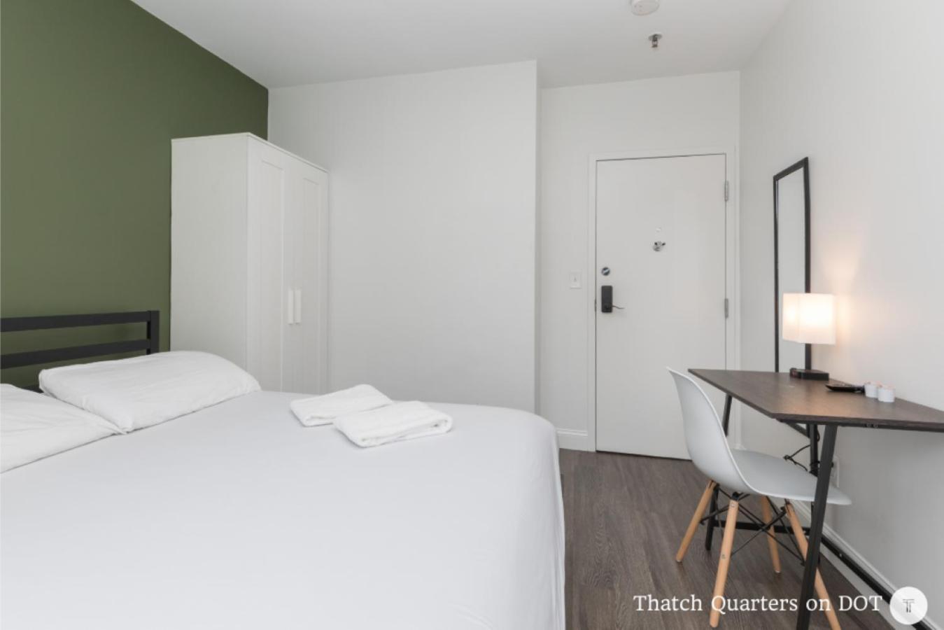 Quarters On Dot By Thatch *