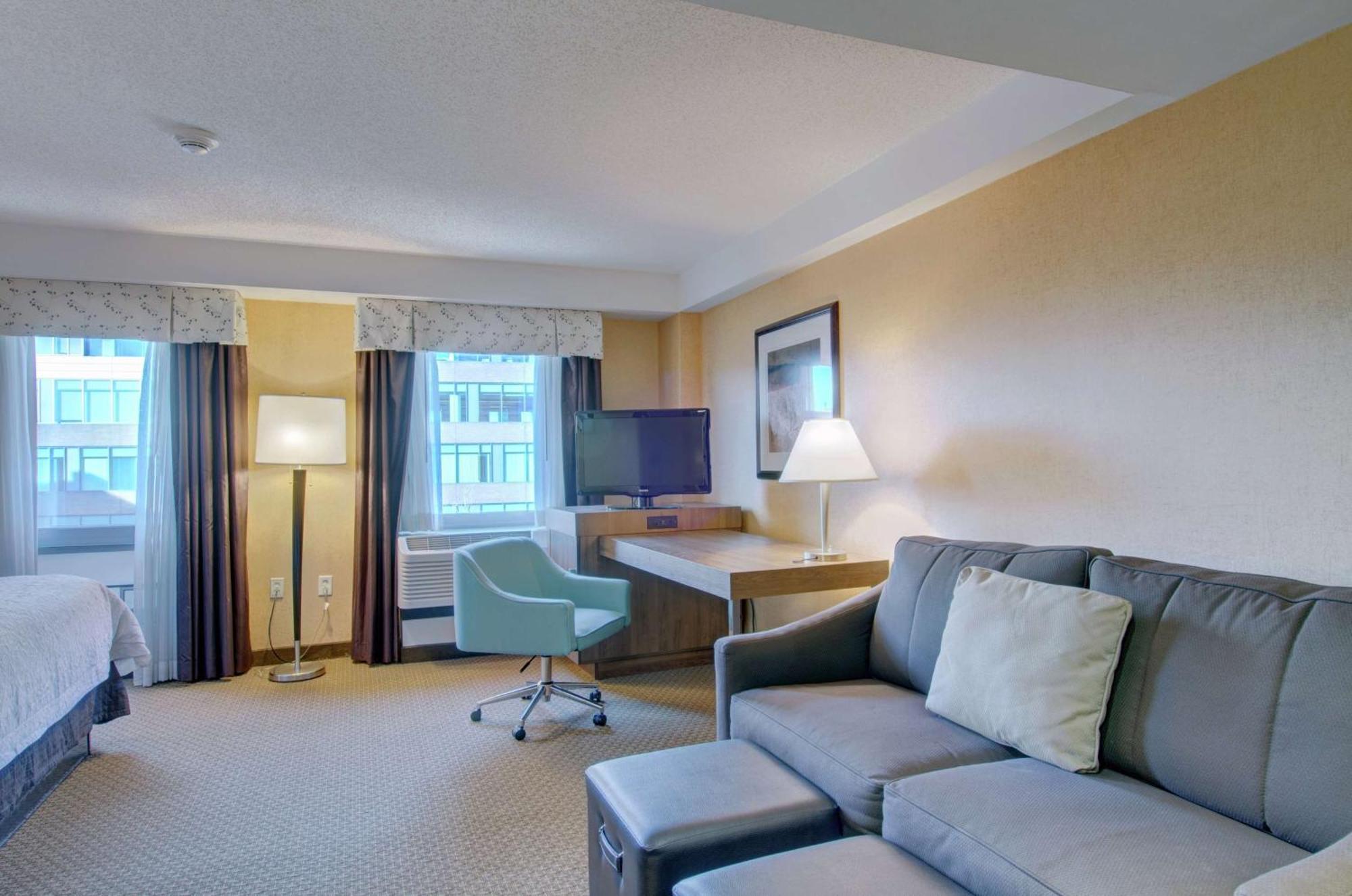 Hampton & Crosstown Center Hotel
