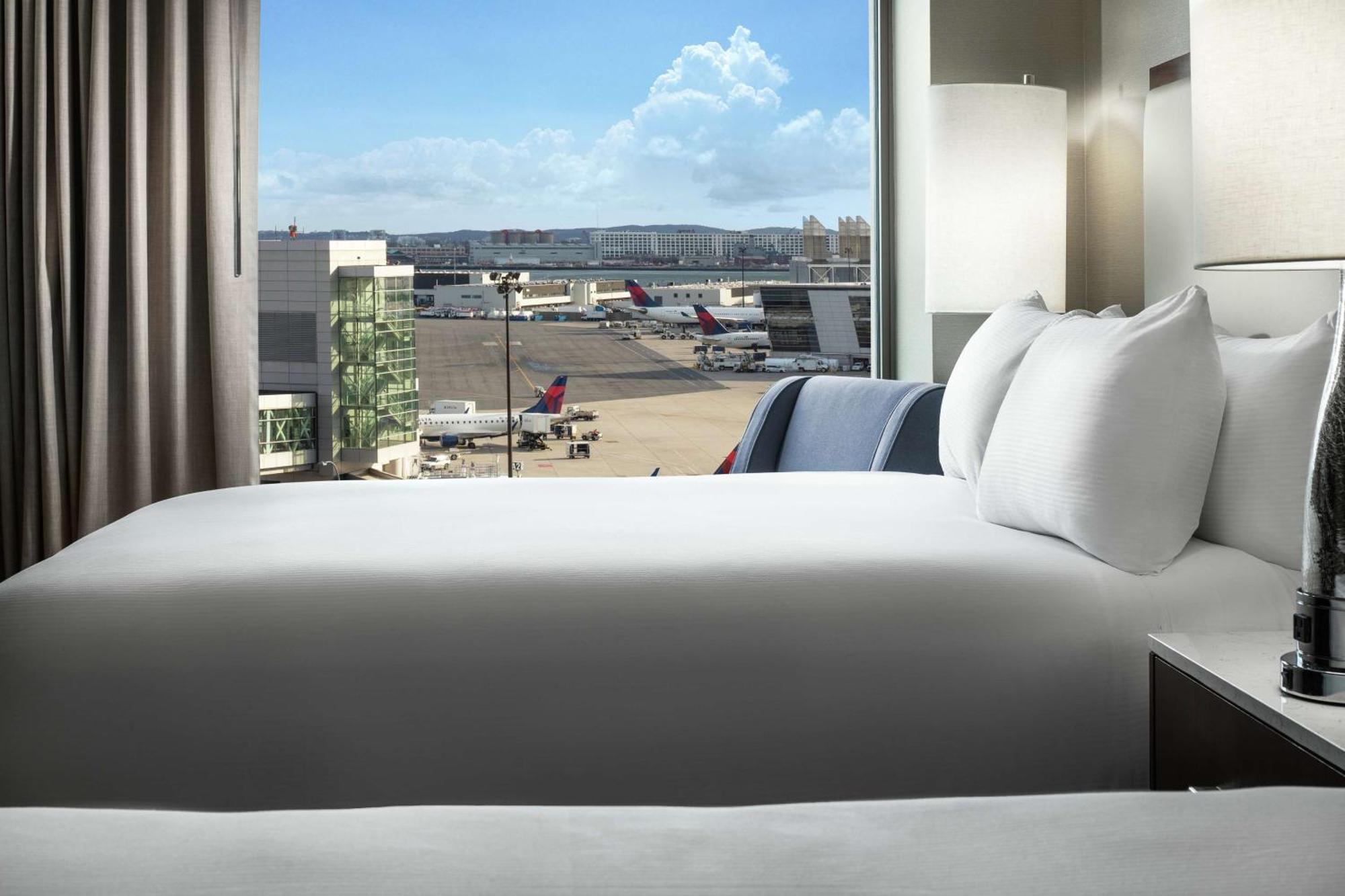 Hotel Hilton Logan Airport 4*