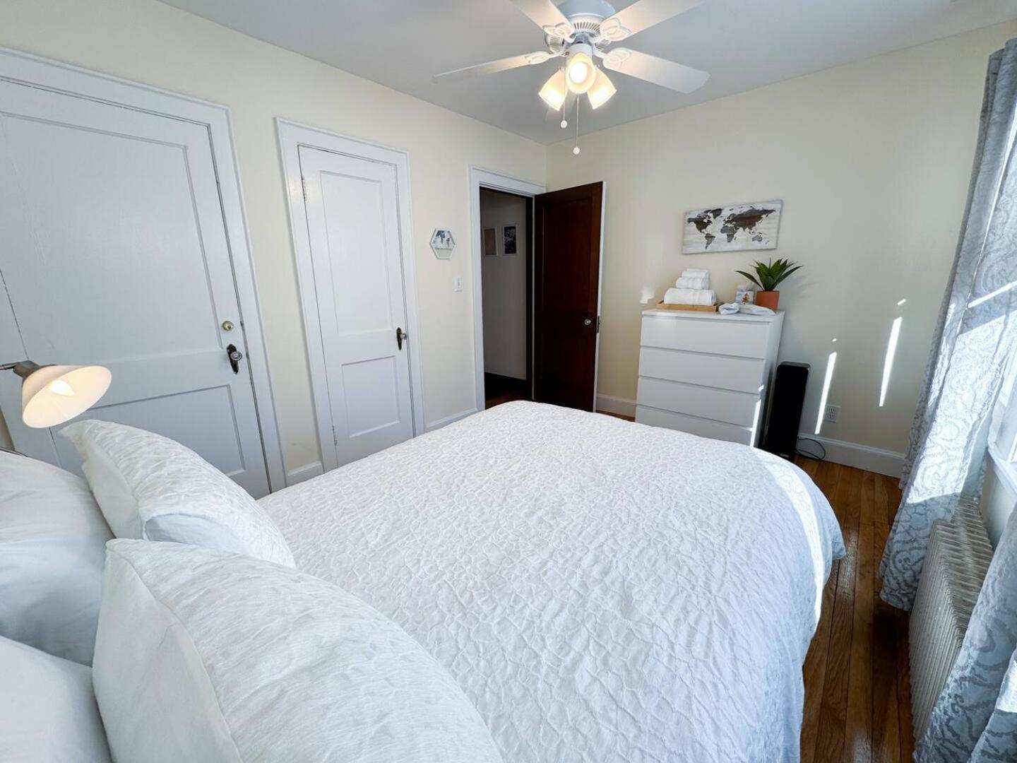 Spacious 3 Bed, In Unit Laundry, Free Prkng