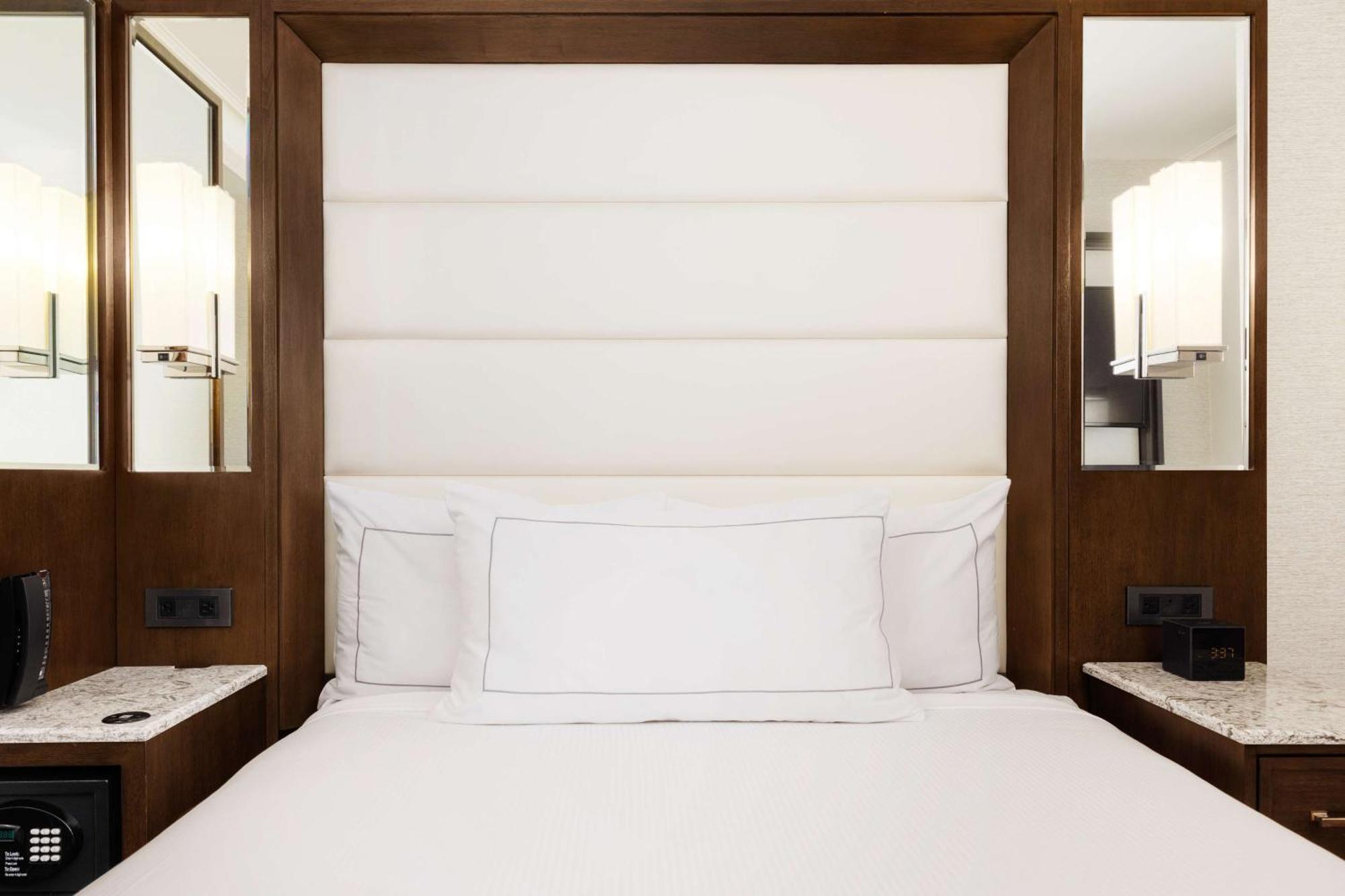 Hilton Park Plaza Hotel 4*