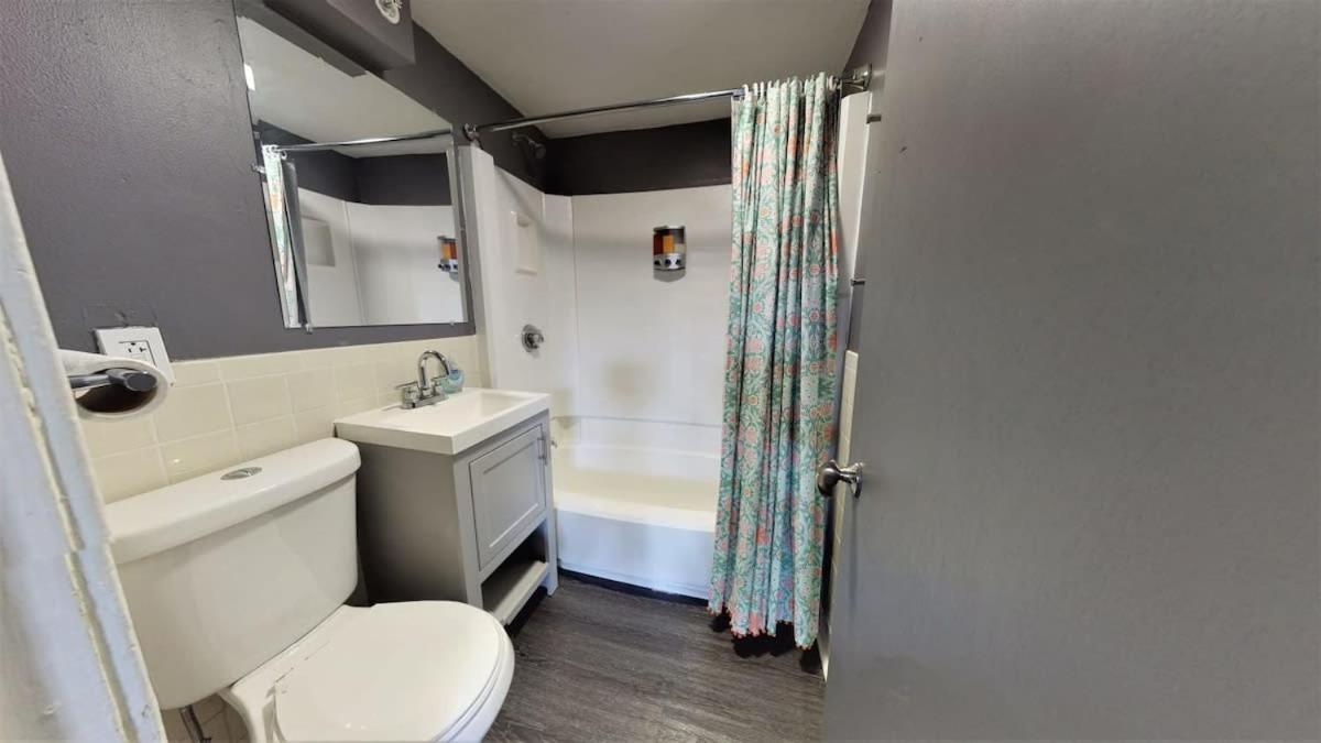 Apartment Lower Level In Hip Bay Village