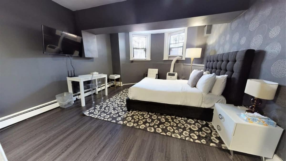 Lower Level In Hip Bay Village Apartment Boston