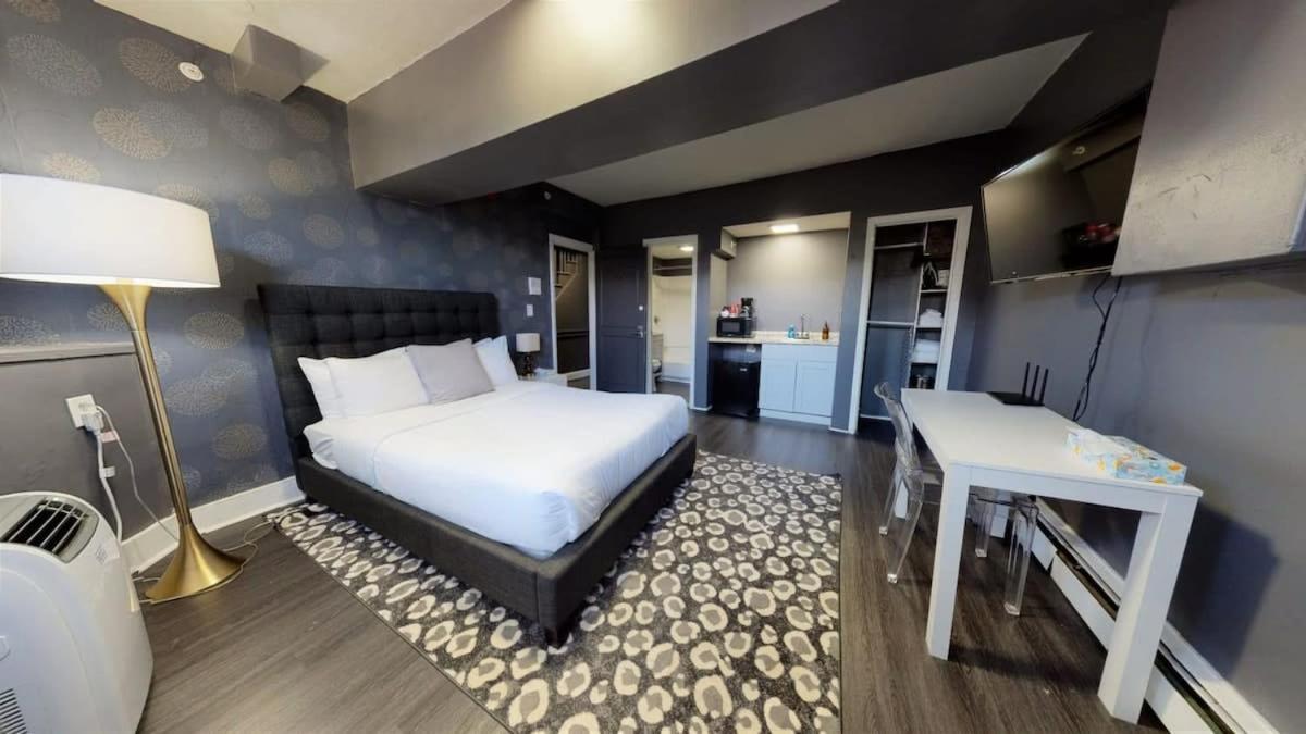 Lower Level In Hip Bay Village Apartment Boston