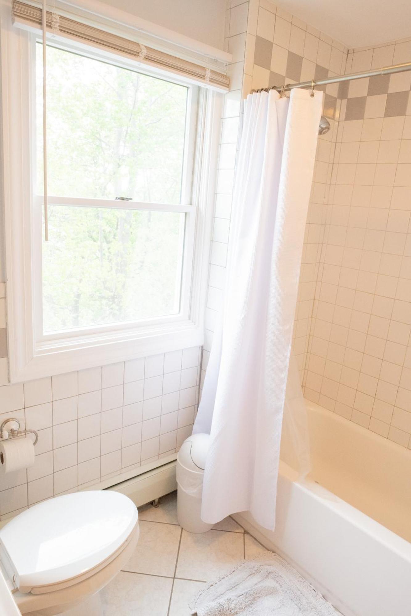 Modern Beautiful Apartment-5 Beds-full Kitchen-parking-super Clean-great For Groups Apartment *