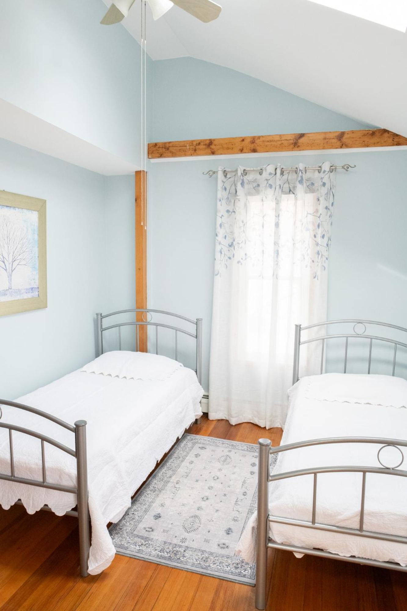 Modern Beautiful Apartment-5 Beds-full Kitchen-parking-super Clean-great For Groups Apartment *